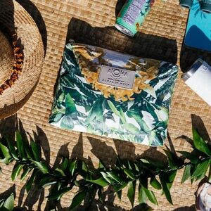 Aloha Collection Limited Edition x Mei Day by Aloha De Mele Mid pouch